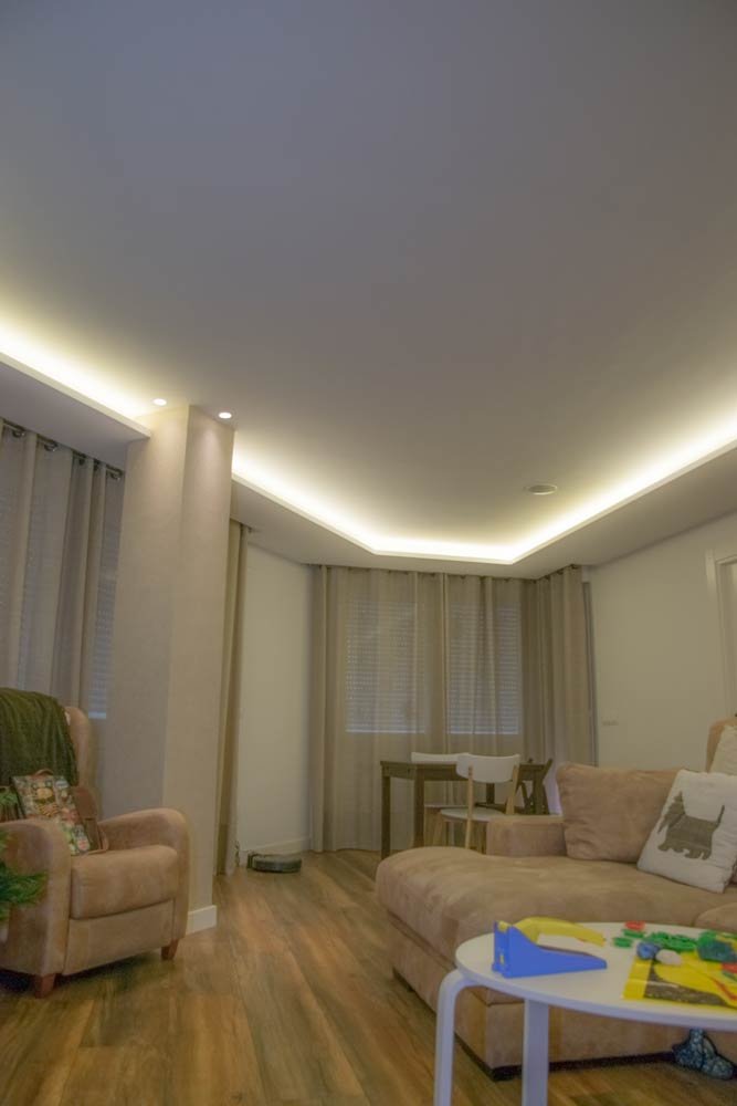 Instalación eléctrica LED en salón de casa particular